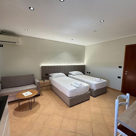 Garden Villa Apartments Sarande Bagian luar foto