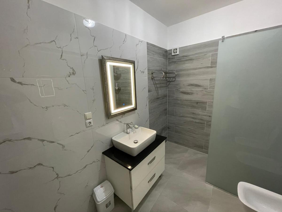 Garden Villa Apartments Sarande Bagian luar foto