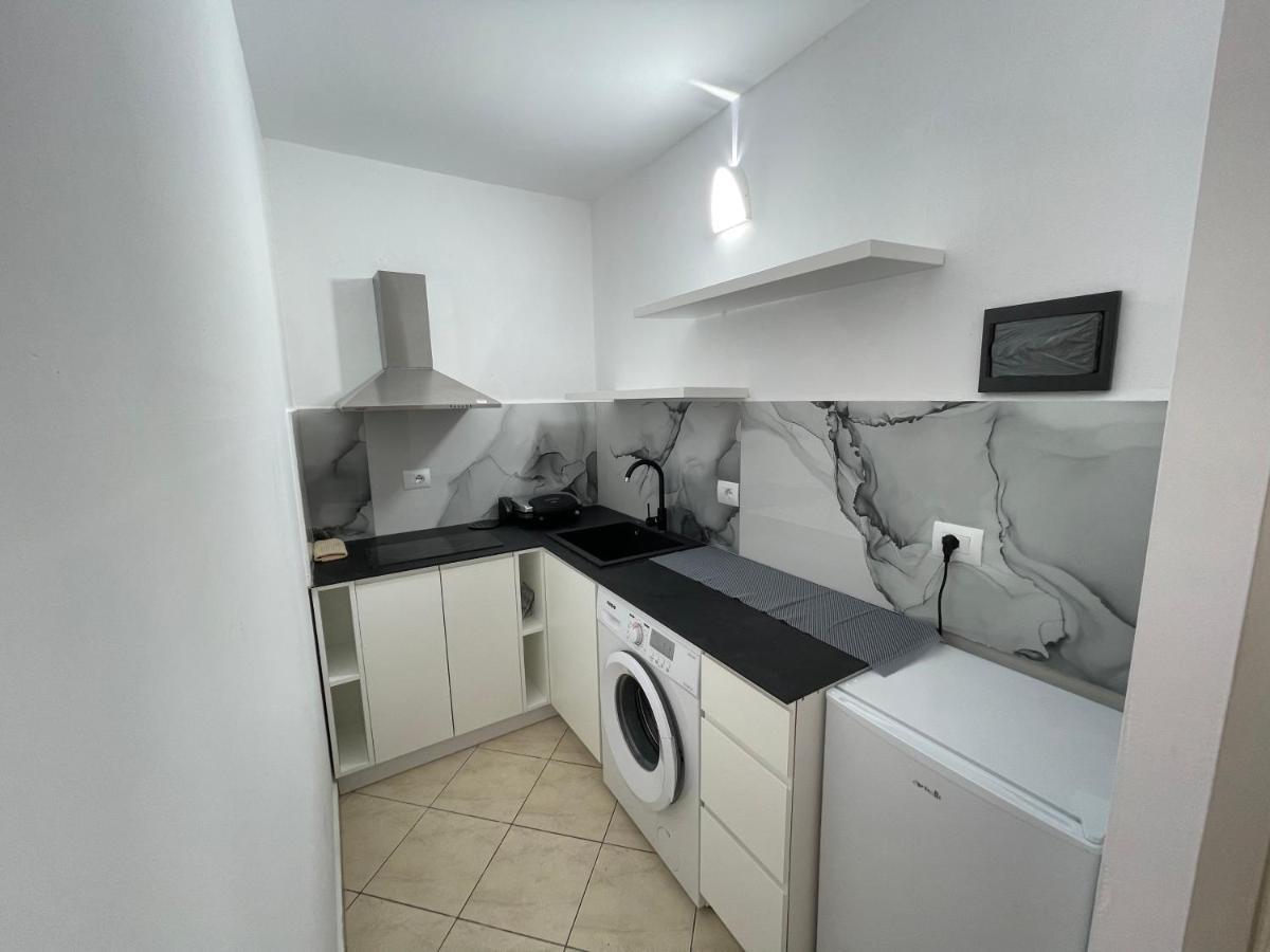 Garden Villa Apartments Sarande Bagian luar foto