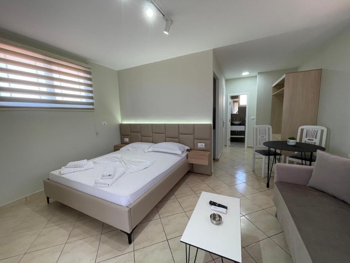 Garden Villa Apartments Sarande Bagian luar foto