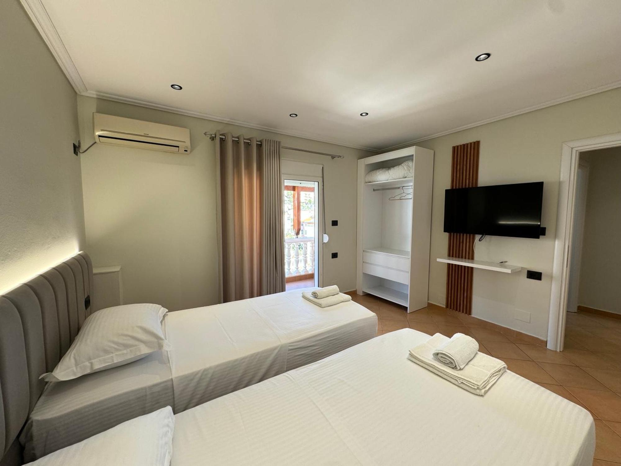 Garden Villa Apartments Sarande Bagian luar foto