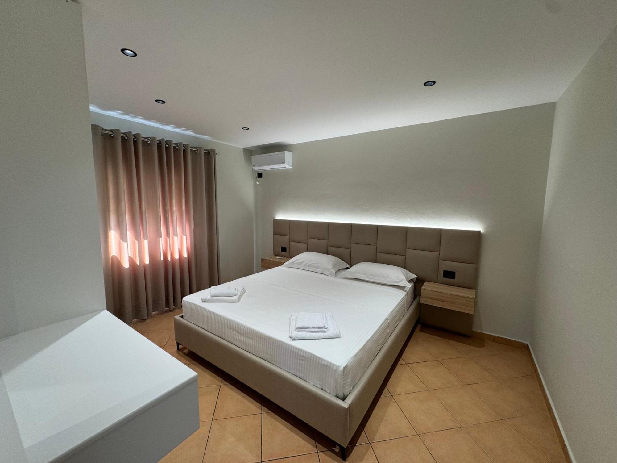 Garden Villa Apartments Sarande Bagian luar foto
