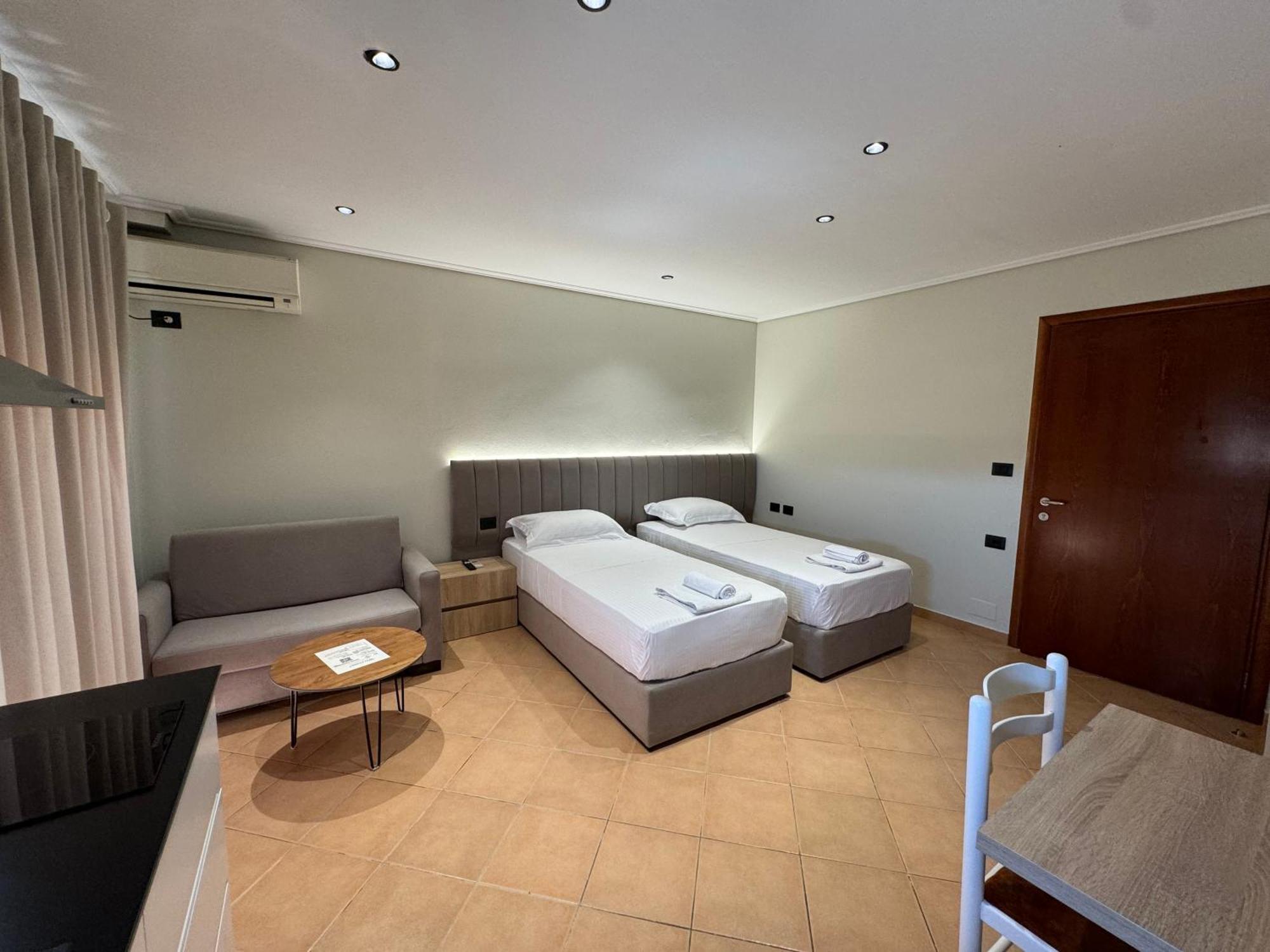 Garden Villa Apartments Sarande Bagian luar foto