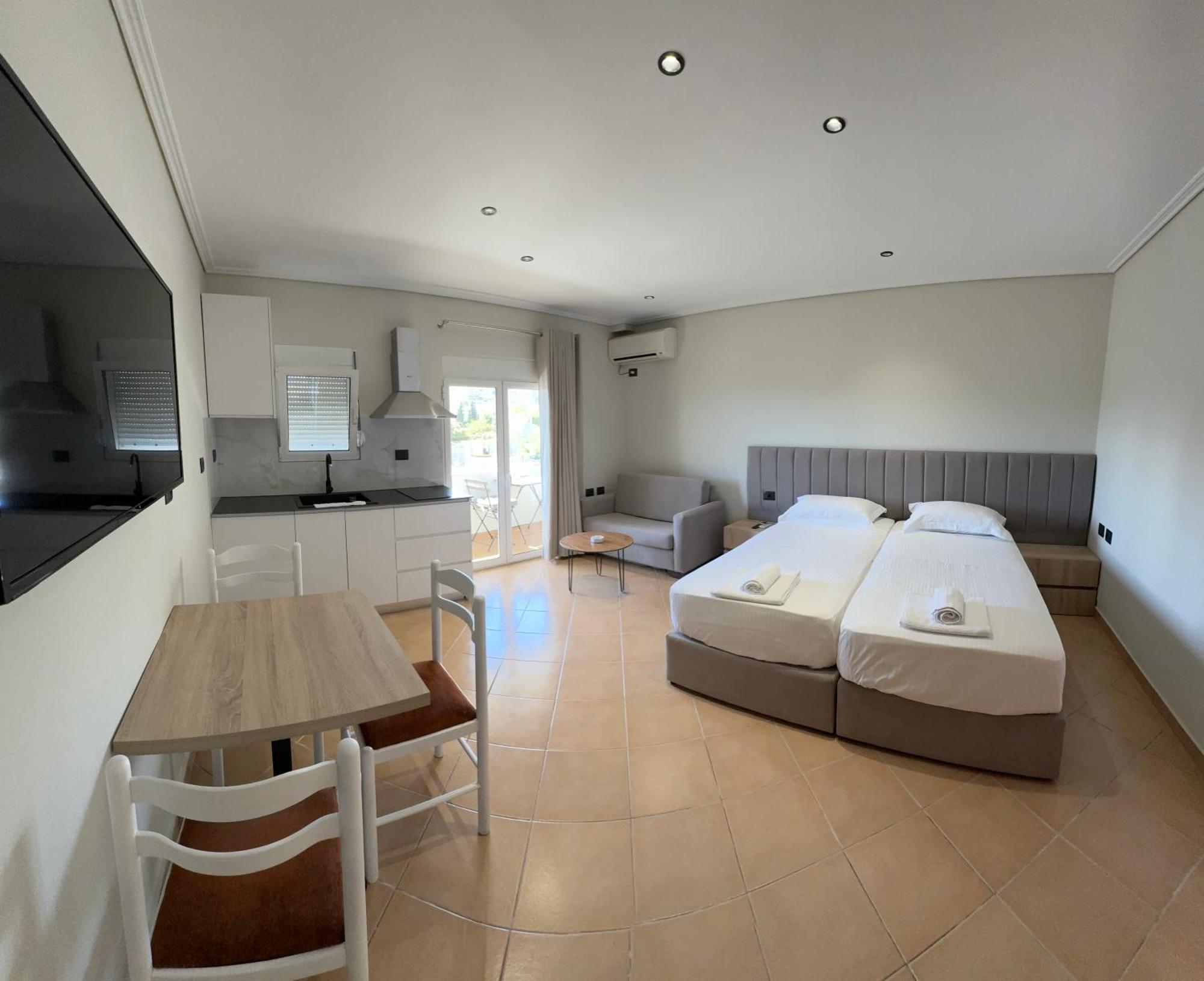 Garden Villa Apartments Sarande Bagian luar foto