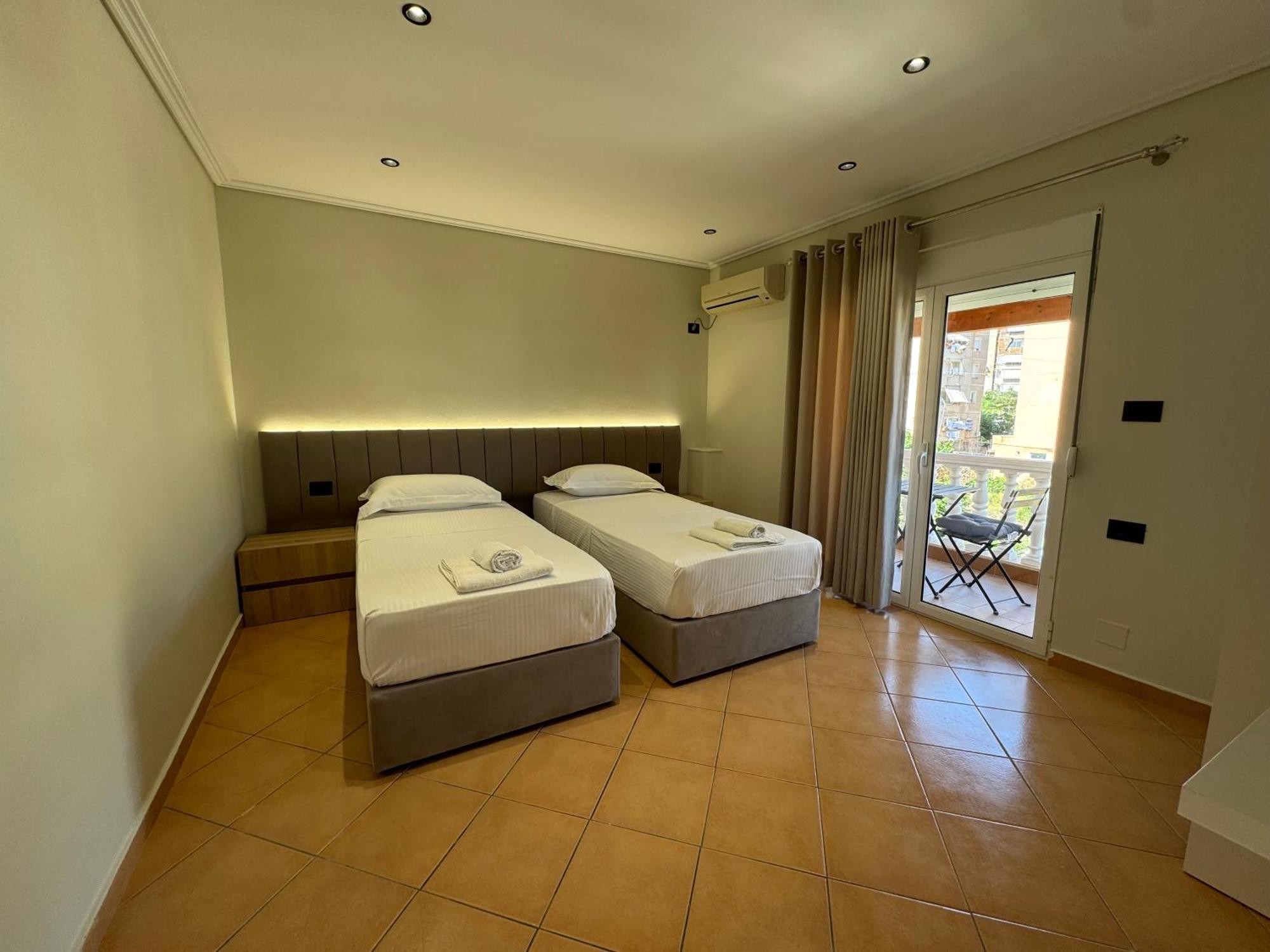 Garden Villa Apartments Sarande Bagian luar foto