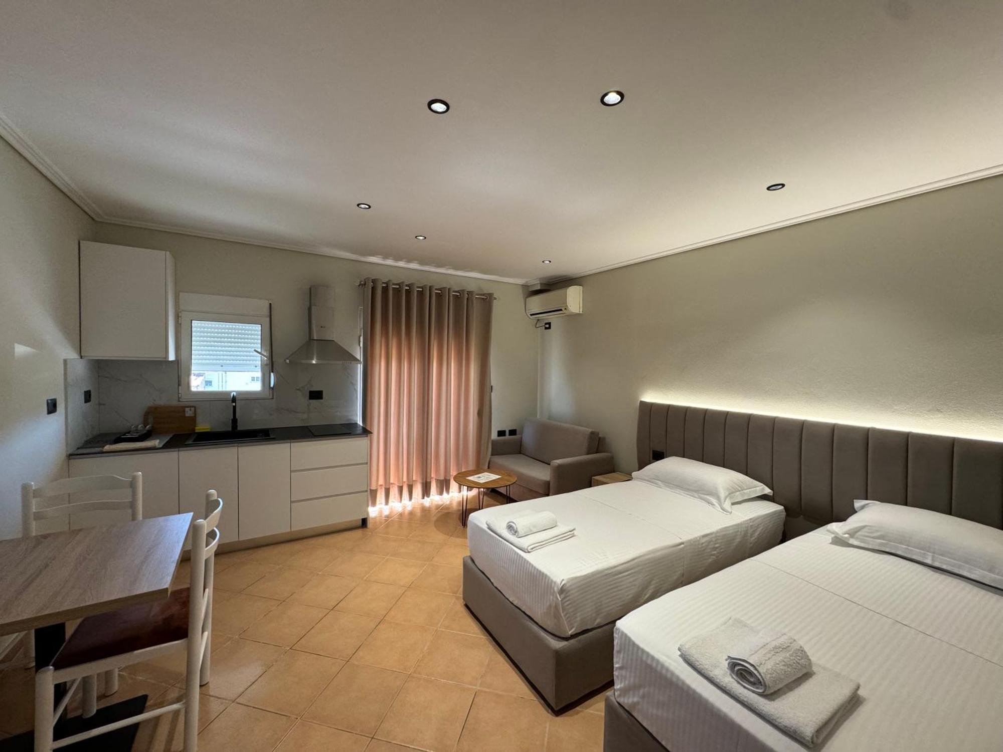 Garden Villa Apartments Sarande Bagian luar foto