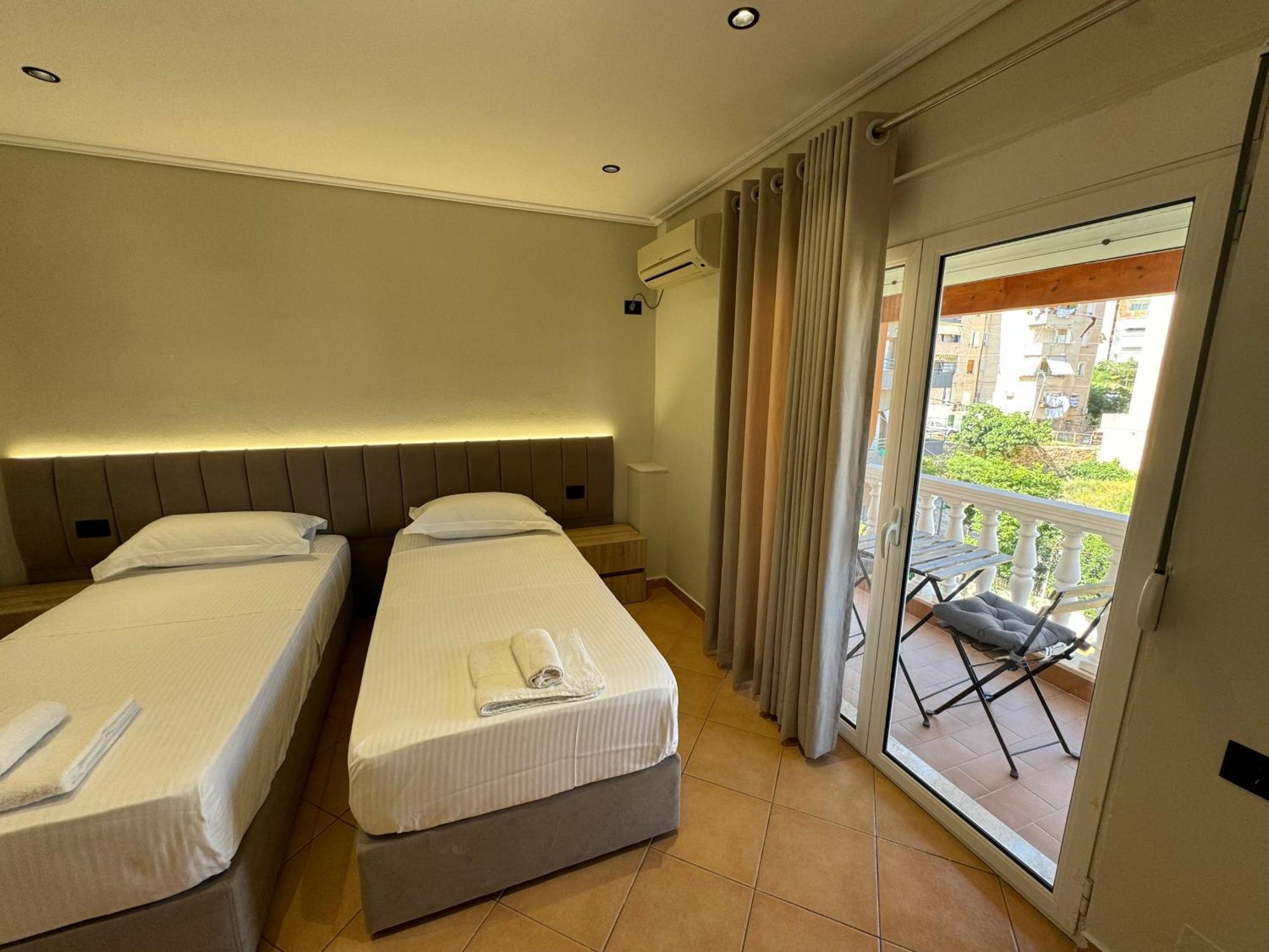 Garden Villa Apartments Sarande Bagian luar foto