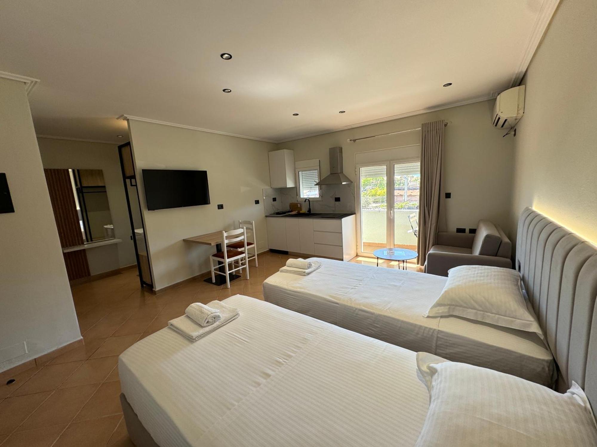 Garden Villa Apartments Sarande Bagian luar foto