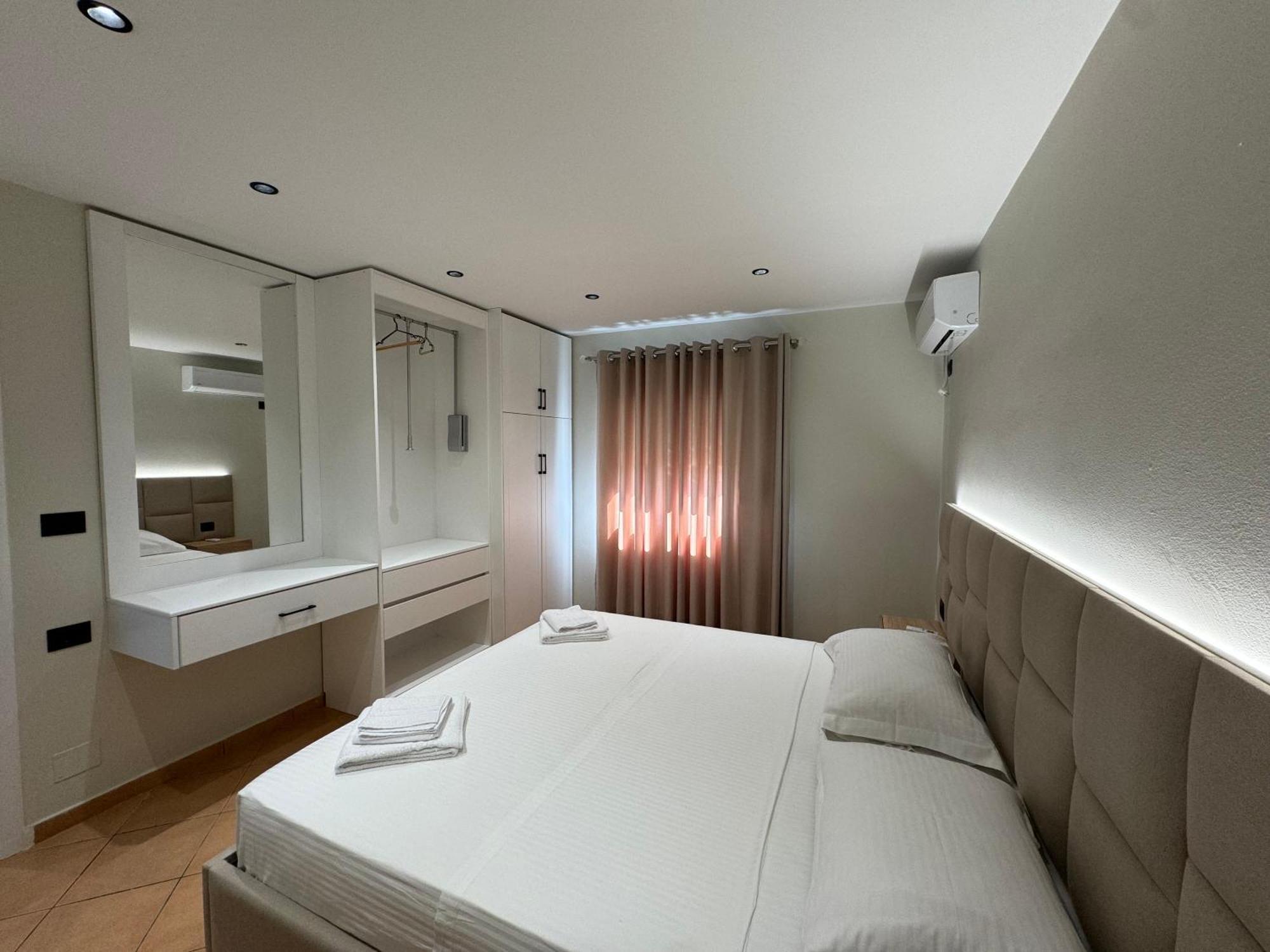 Garden Villa Apartments Sarande Bagian luar foto