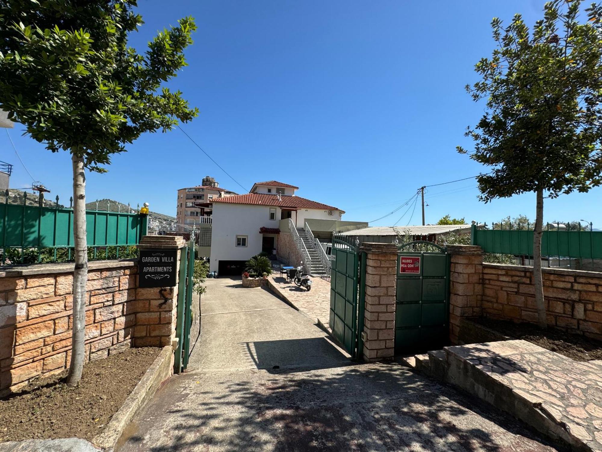 Garden Villa Apartments Sarande Bagian luar foto