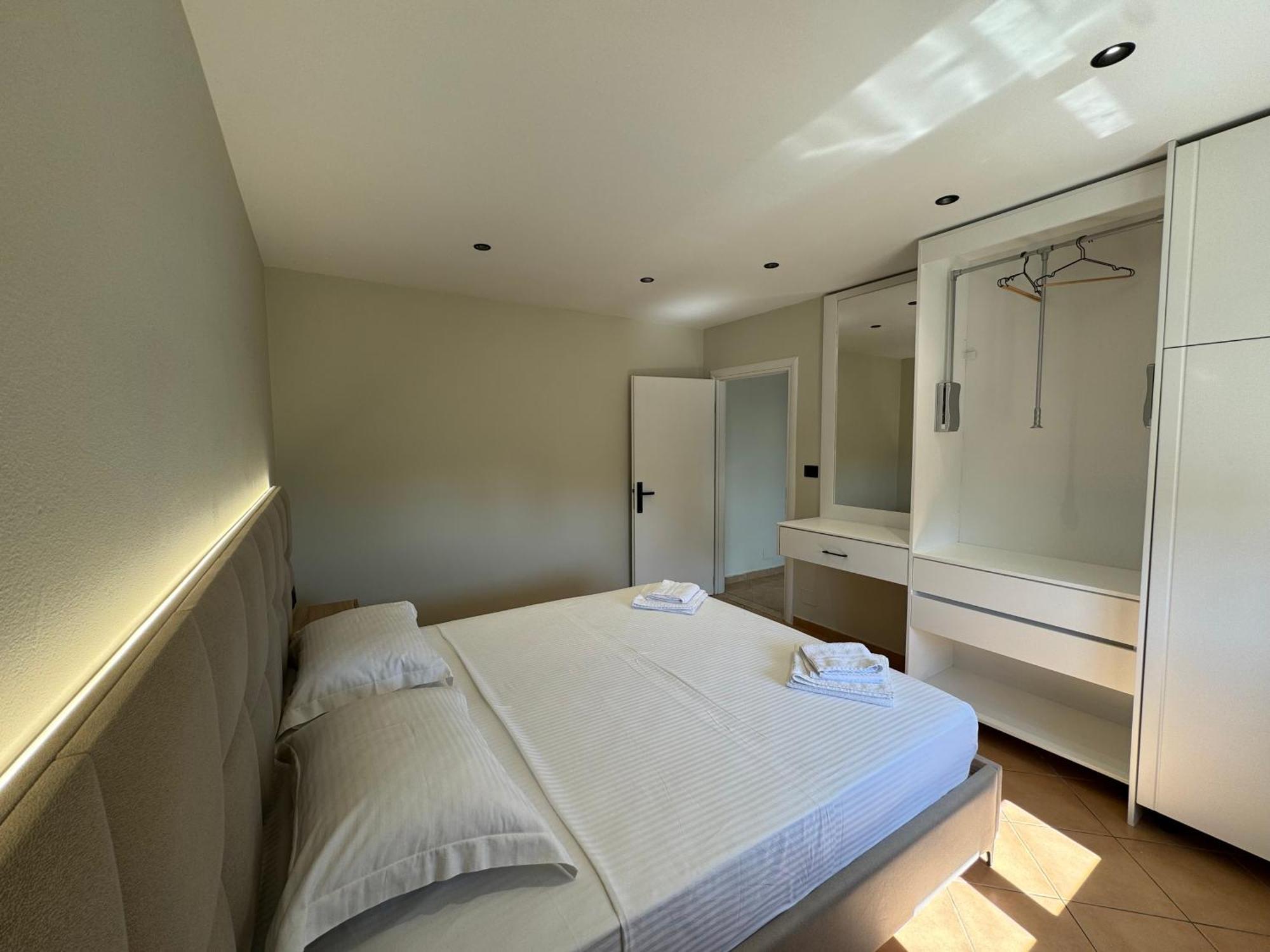 Garden Villa Apartments Sarande Bagian luar foto